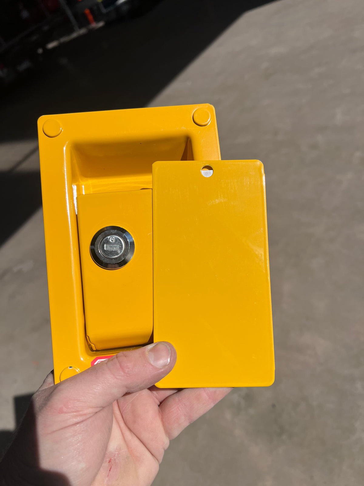 Volvo™ Excavator Yellow Gloss 1 KG